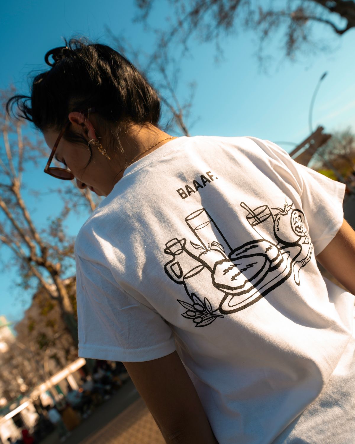 Hablo como me sale del pueblo camiseta blanca desayuno andaluz detras