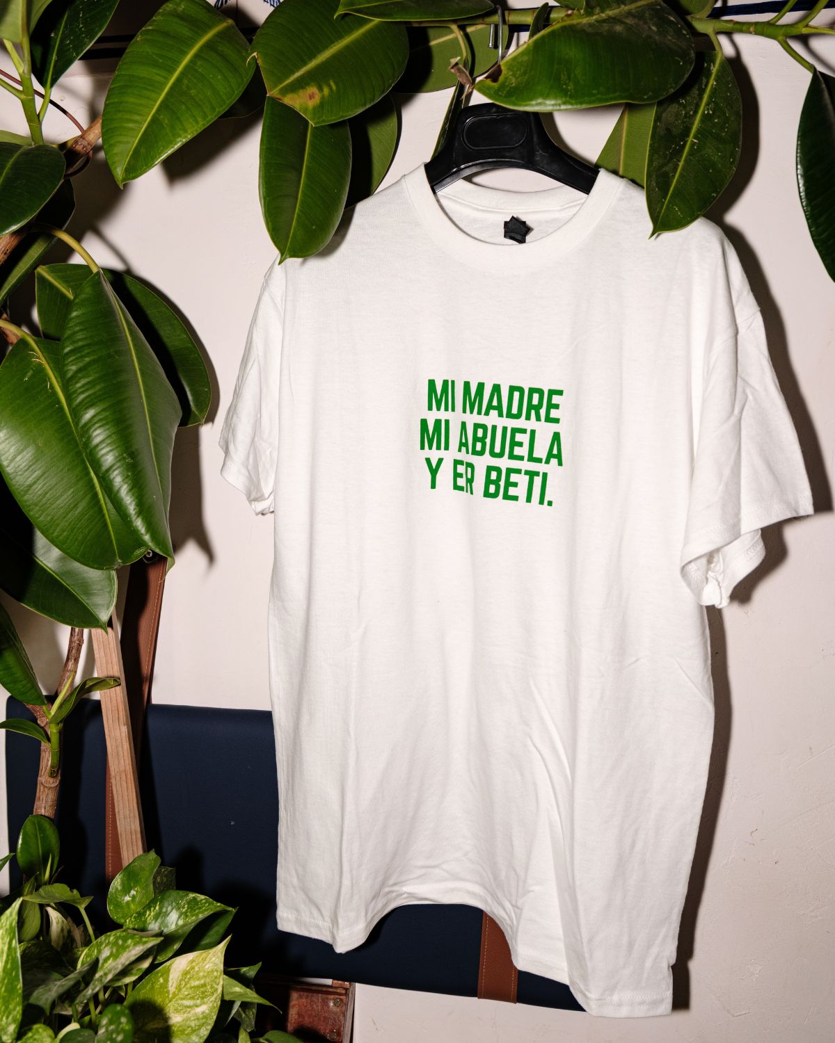 camiseta mi madre mi abuela y er beti blanca camiseta real betis balompie fan